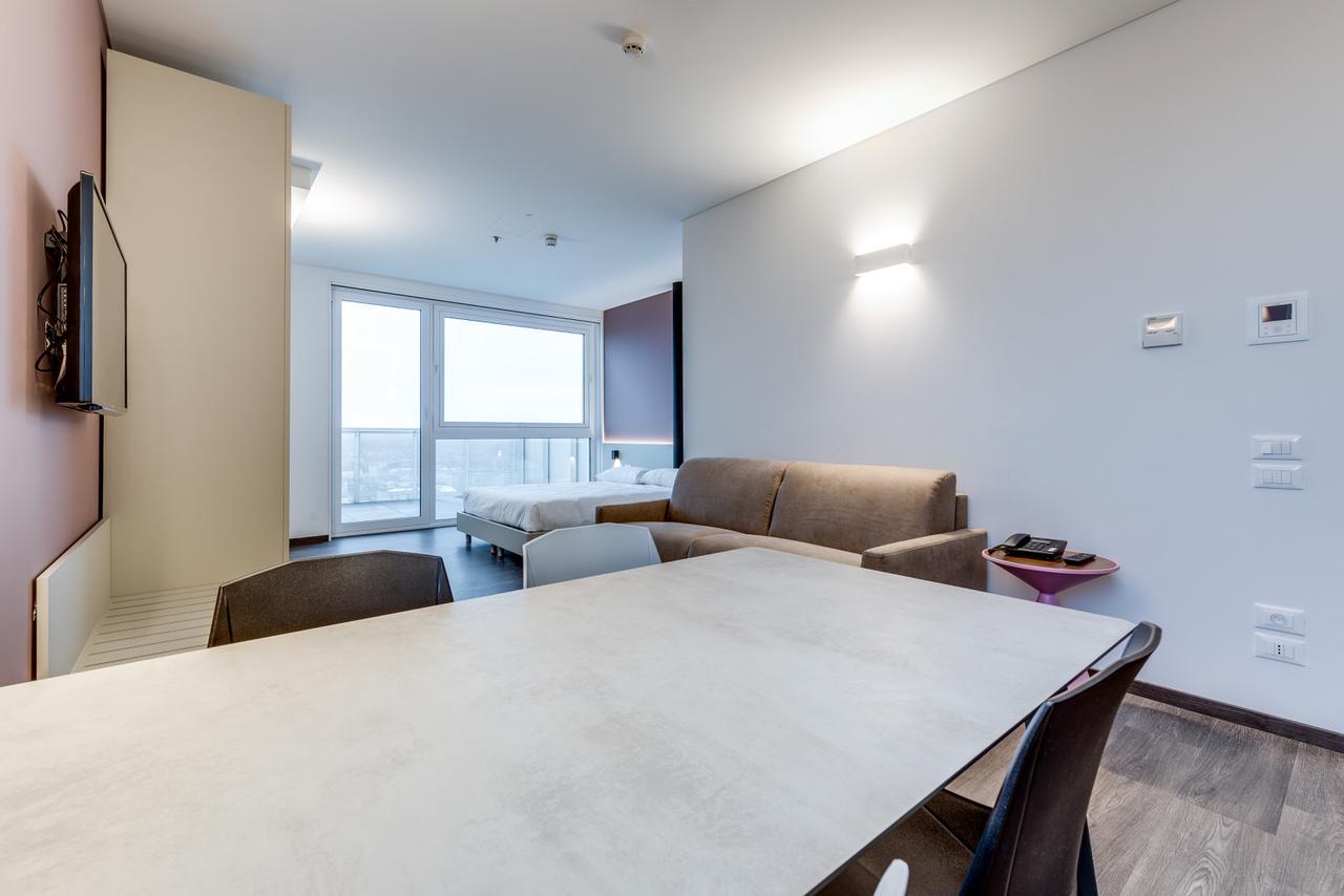 Sky Tower Suite Mestre Esterno foto